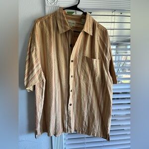 Joseph & Feiss Short-Sleeve Button-Down Shirt 100 percent silk.  Tan and cream